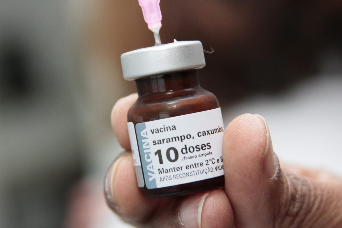 Vacina contra sarampo está disponível em postos de saúde, mas autoridades alertam para baixa procura no RS